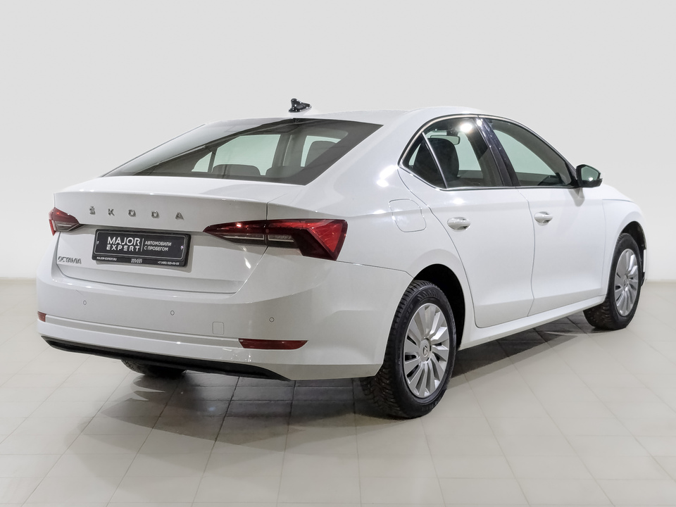 car-card-slide Skoda Octavia 2021 75 847км фото №5