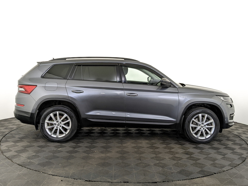 car-card-slide Skoda Kodiaq 2019 92 984км фото №4