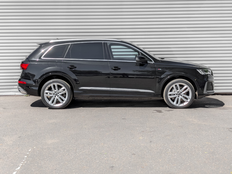 car-card-slide Audi Q7 2023 39 908км фото №4