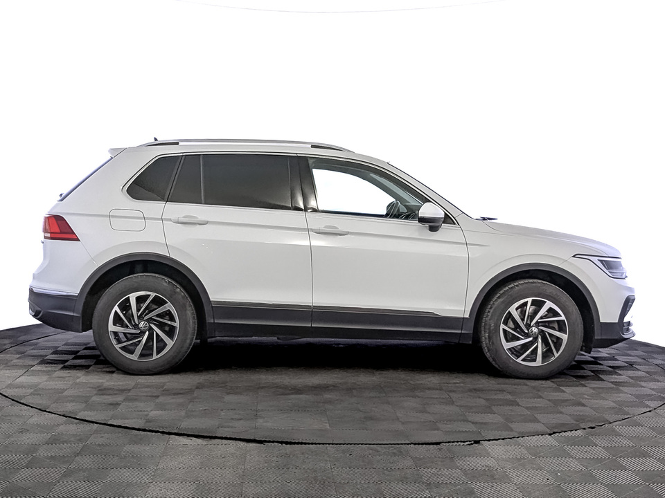 car-card-slide Volkswagen Tiguan 2021 115 730км фото №4