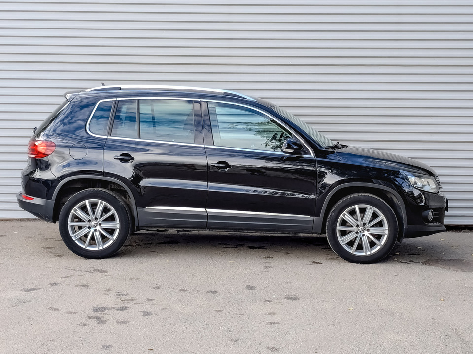 car-card-slide Volkswagen Tiguan 2015 92 076км фото №4