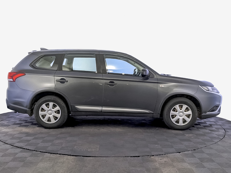 car-card-slide Mitsubishi Outlander 2019 123 571км фото №4