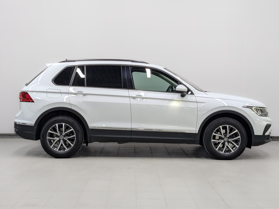 car-card-slide Volkswagen Tiguan 2022 30 461км фото №4