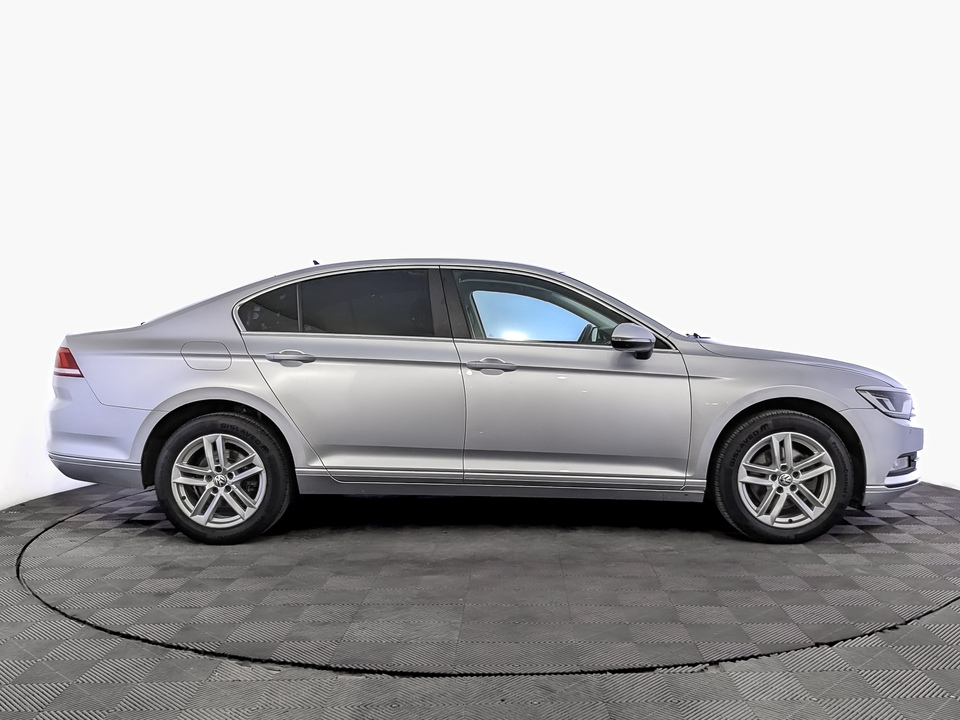 car-card-slide Volkswagen Passat 2019 142 275км фото №4