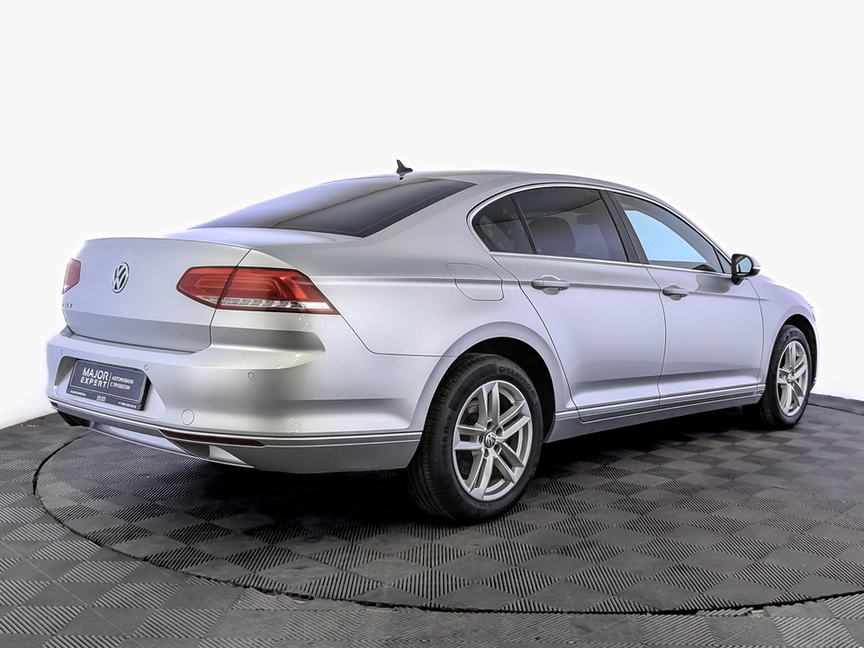 car-card-slide Volkswagen Passat 2019 142 275км фото №5