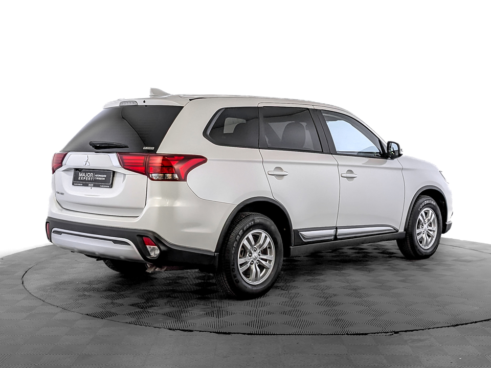 car-card-slide Mitsubishi Outlander 2020 54 276км фото №5