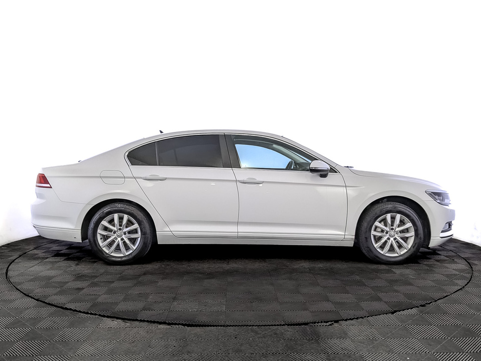 car-card-slide Volkswagen Passat 2019 152 168км фото №4