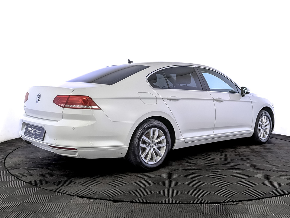 car-card-slide Volkswagen Passat 2019 152 168км фото №5