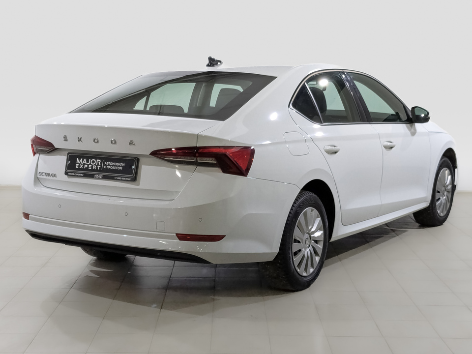 car-card-slide Skoda Octavia 2021 76 127км фото №5