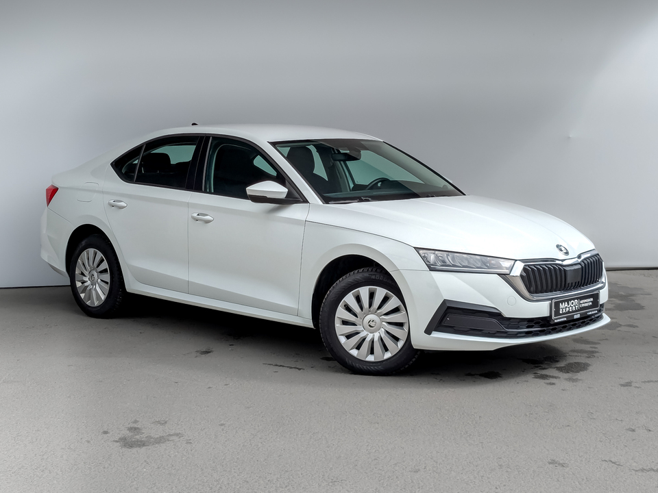 car-card-slide Skoda Octavia 2021 53 274км фото №3