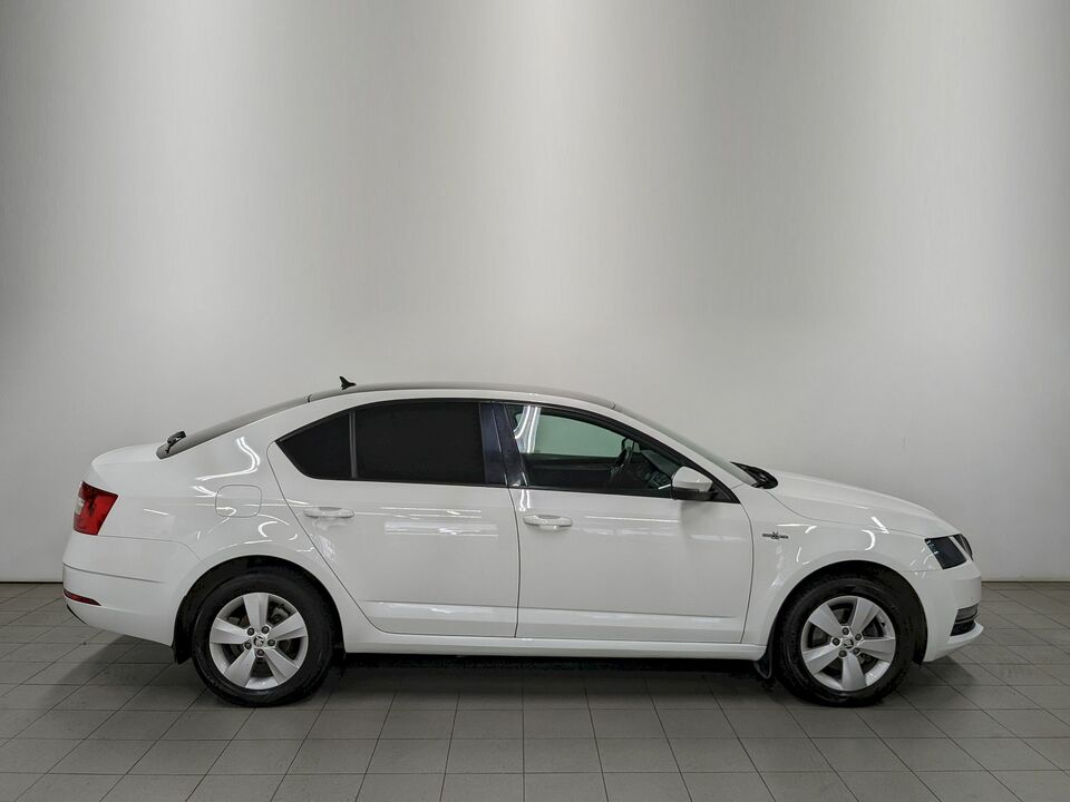 car-card-slide Skoda Octavia 2019 126 687км фото №4