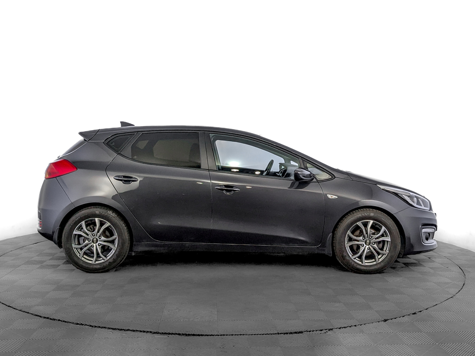 car-card-slide Kia Ceed 2018 102 124км фото №4