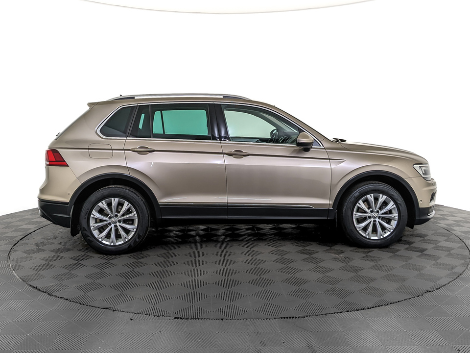 car-card-slide Volkswagen Tiguan 2017 74 102км фото №4