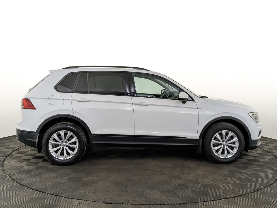 car-card-slide Volkswagen Tiguan 2019 139 600км фото №4