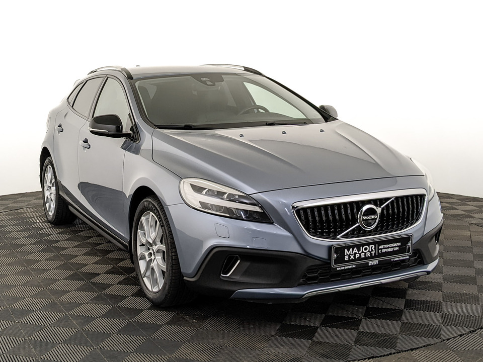 car-card-slide Volvo V40 Cross Country 2019 28 752км фото №3