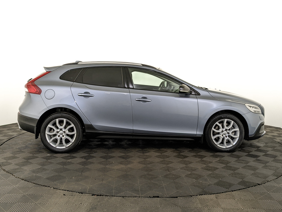 car-card-slide Volvo V40 Cross Country 2019 28 752км фото №4