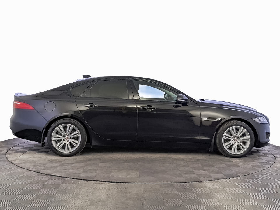 car-card-slide Jaguar XF 2019 130 710км фото №4