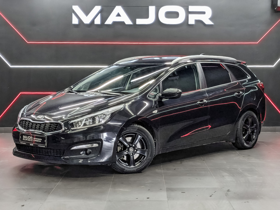 car-card-slide Kia Ceed 2017 129 641км фото №1
