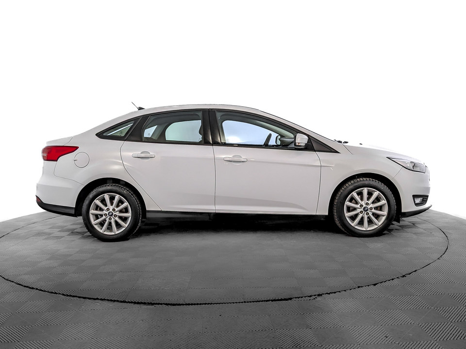 car-card-slide Ford Focus 2018 90 735км фото №4
