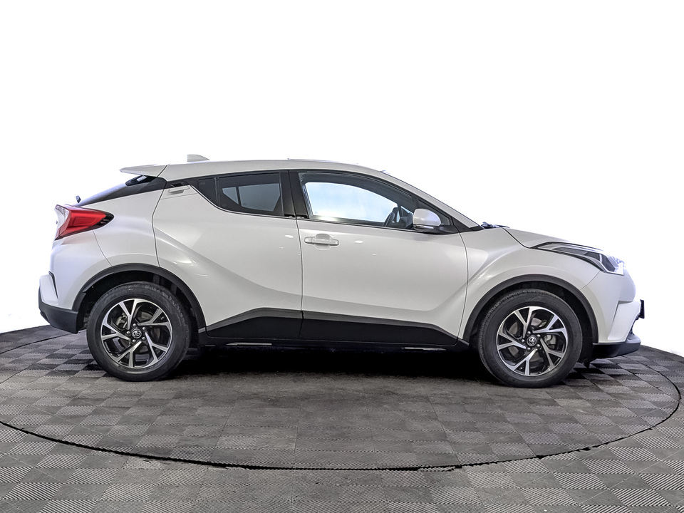 car-card-slide Toyota C-HR 2021 47 653км фото №4