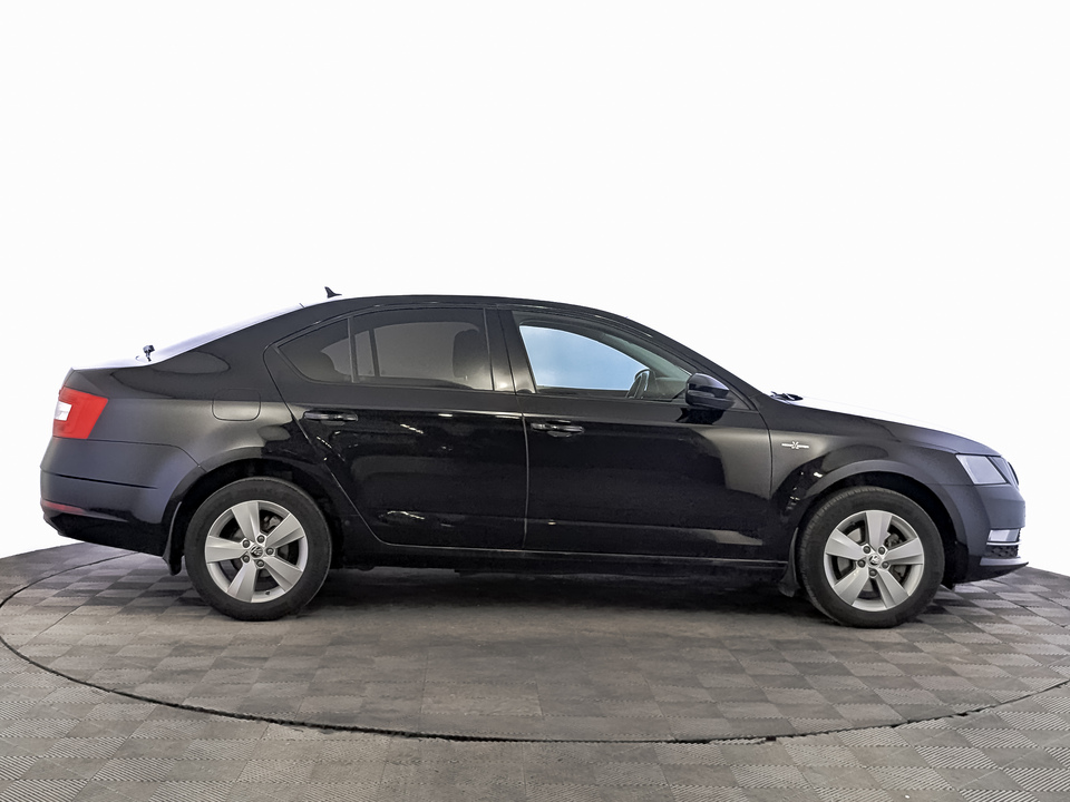 car-card-slide Skoda Octavia 2019 101 838км фото №4