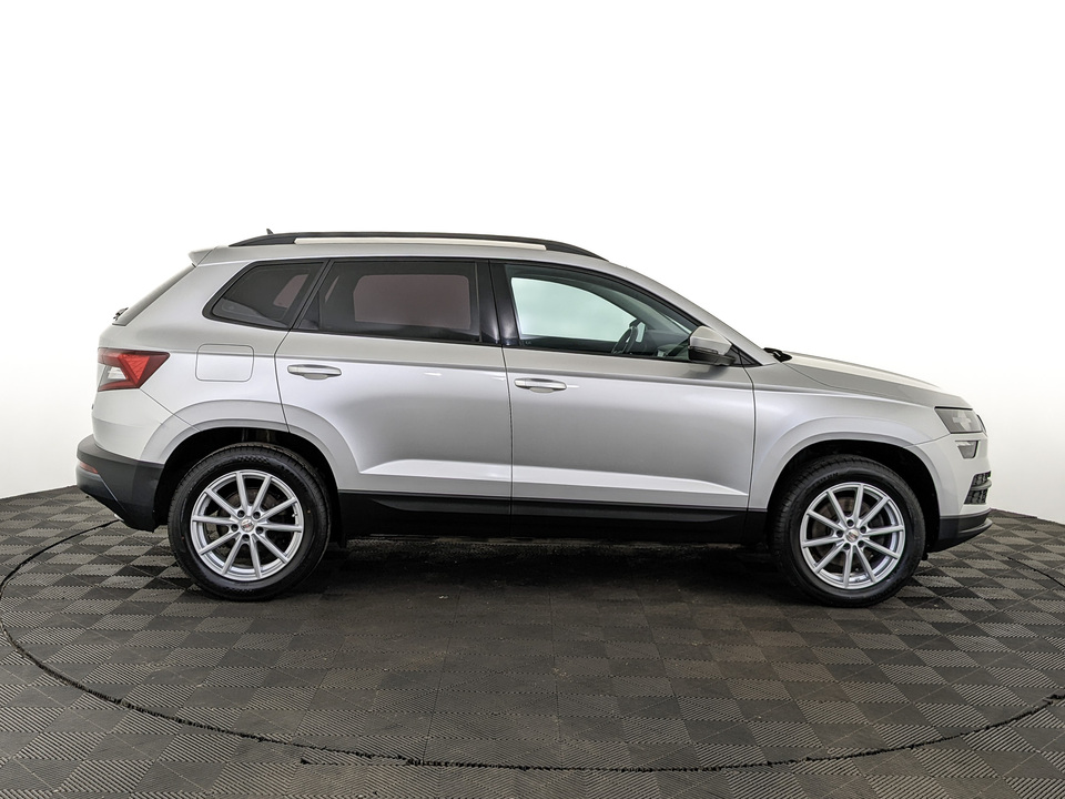 car-card-slide Skoda Karoq 2020 103 015км фото №4