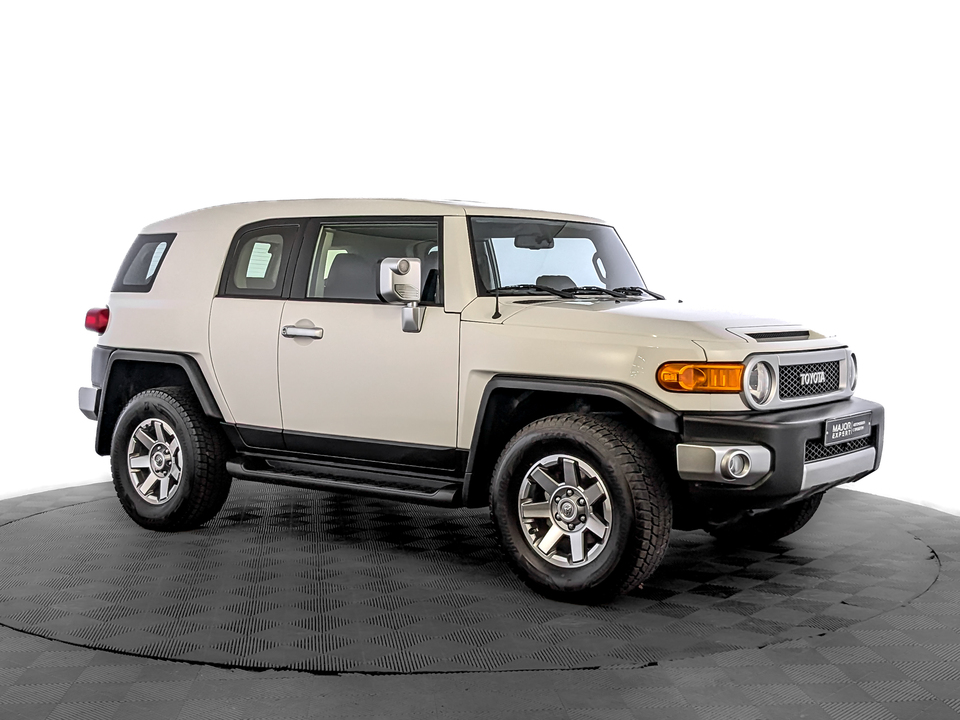 car-card-slide Toyota FJ Cruiser 2022 14 409км фото №3