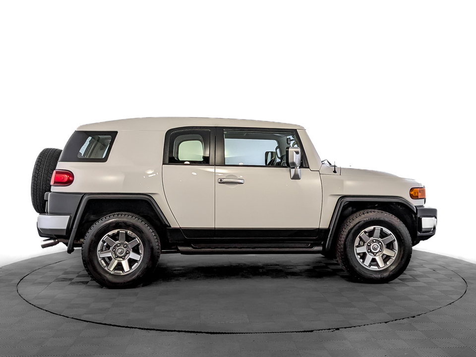 car-card-slide Toyota FJ Cruiser 2022 14 409км фото №4