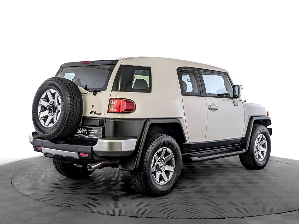 car-card-slide Toyota FJ Cruiser 2022 14 409км фото №5