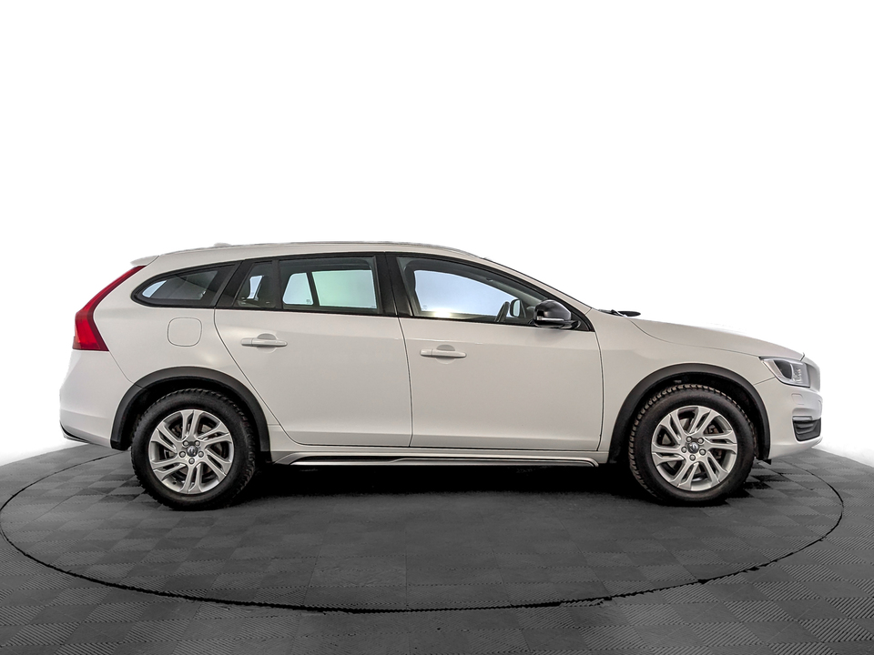 Volvo V60 CC  2018 79 719км фото №4