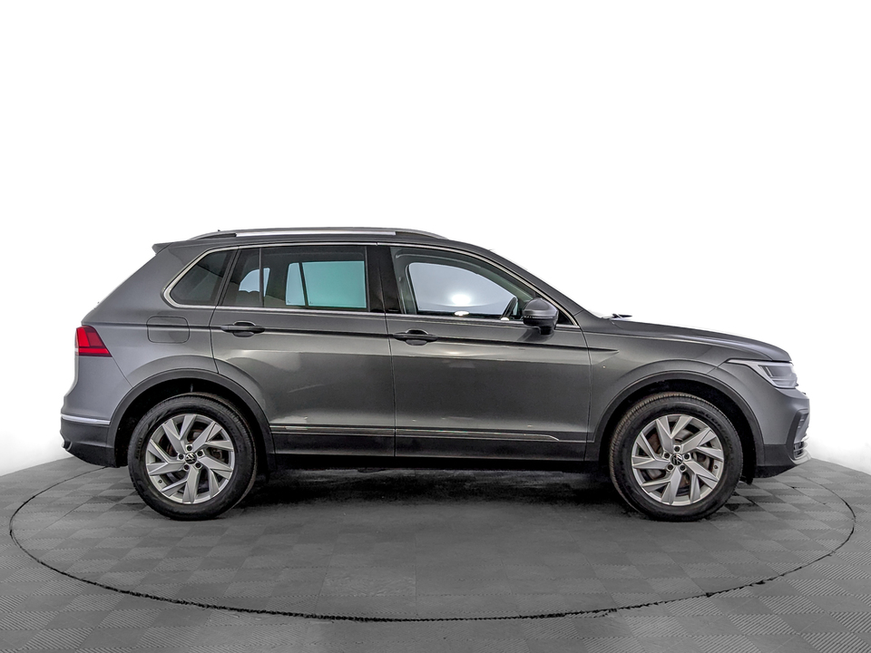 car-card-slide Volkswagen Tiguan 2021 62 212км фото №4