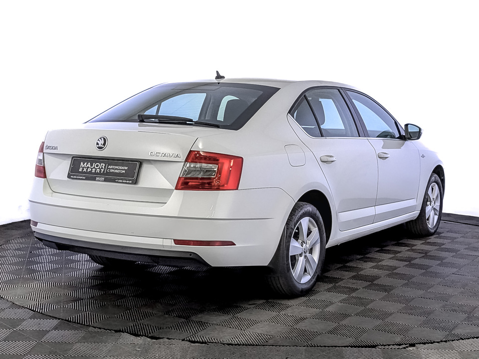 car-card-slide Skoda Octavia 2020 47 952км фото №5