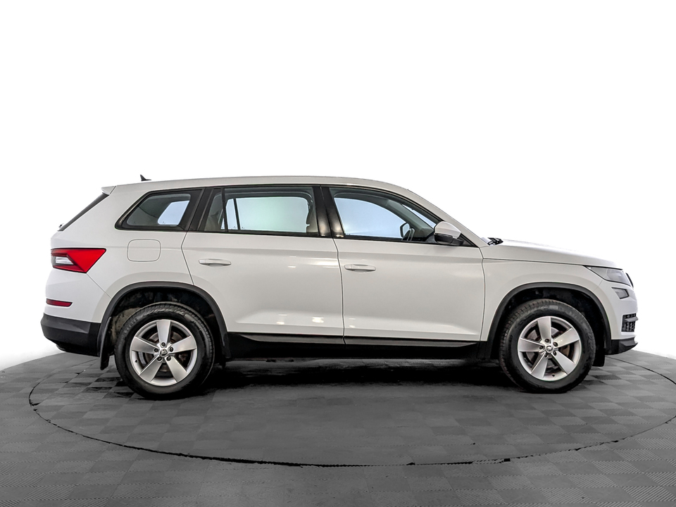 car-card-slide Skoda Kodiaq 2021 125 134км фото №4