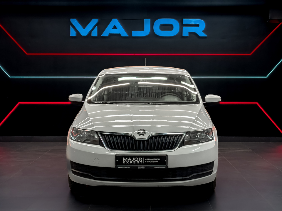 car-card-slide Skoda Rapid 2018 194 456км фото №2