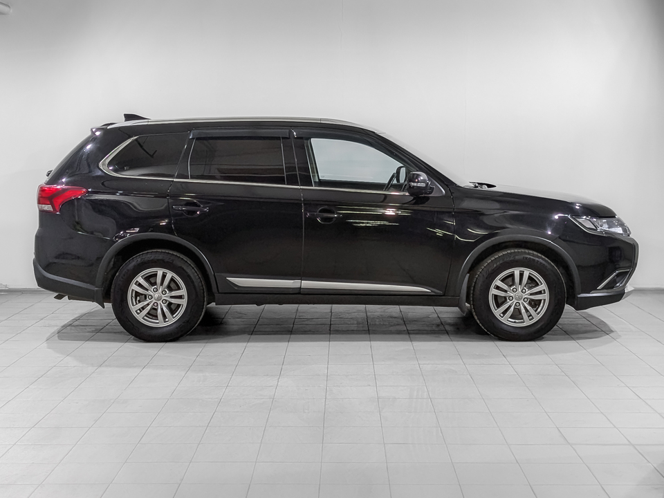 car-card-slide Mitsubishi Outlander 2017 120 435км фото №4