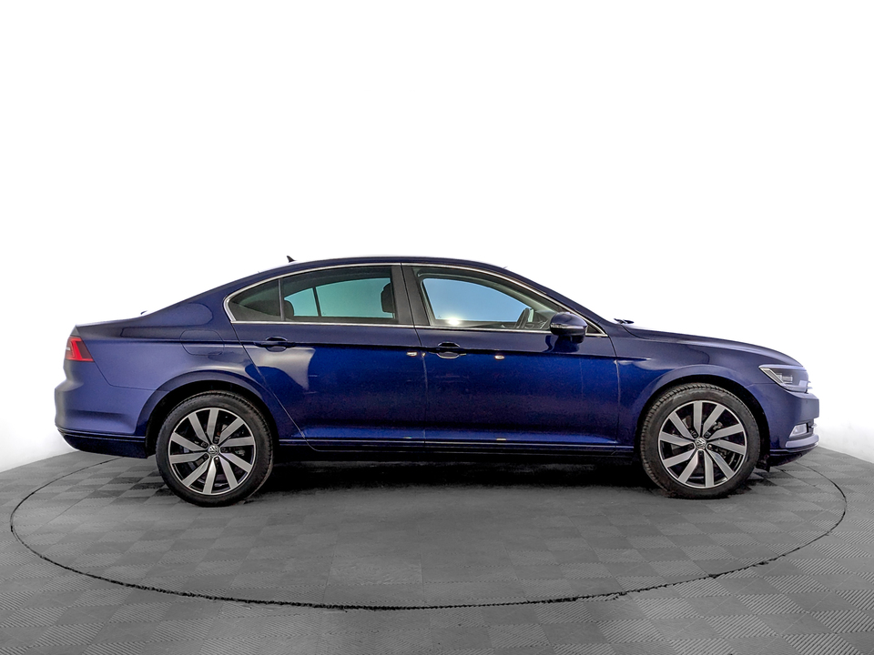 car-card-slide Volkswagen Passat 2019 128 087км фото №4