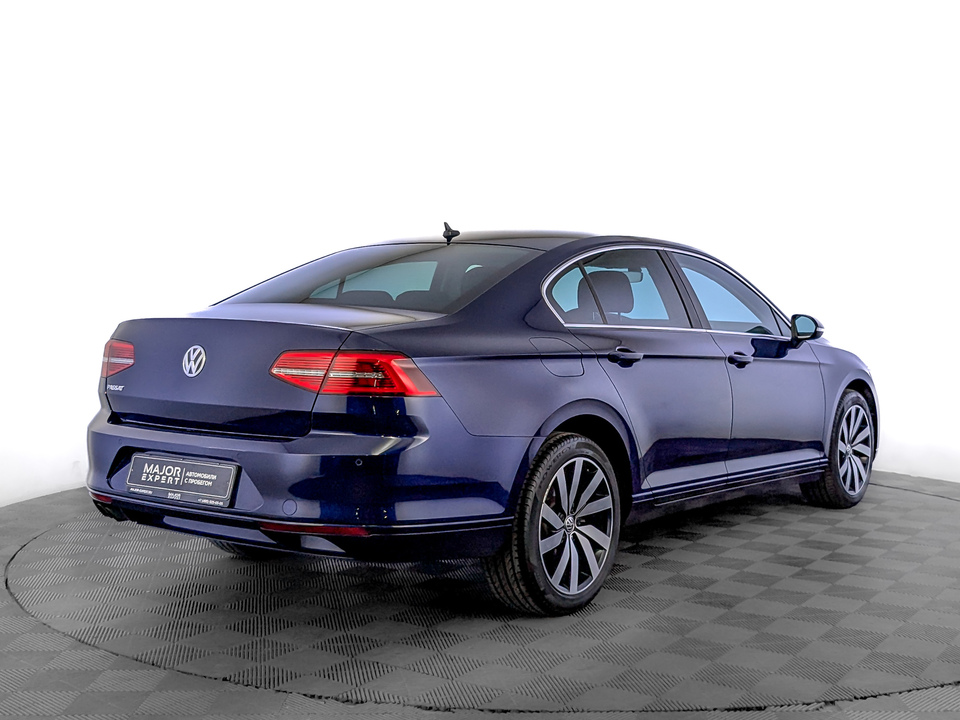 car-card-slide Volkswagen Passat 2019 128 087км фото №5