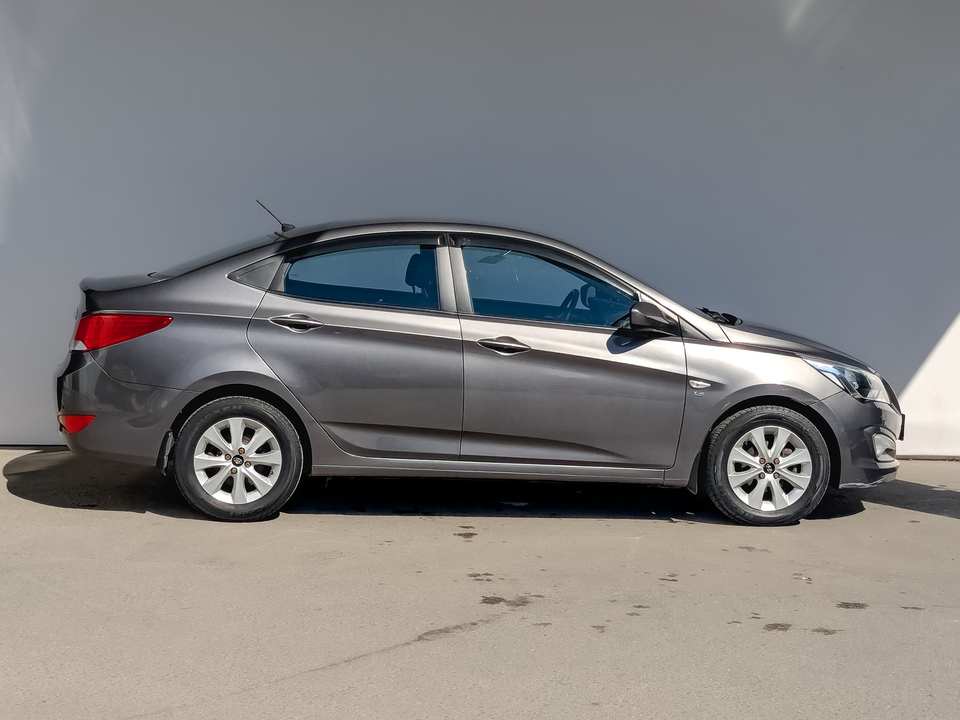 car-card-slide Hyundai Solaris 2016 33 637км фото №4