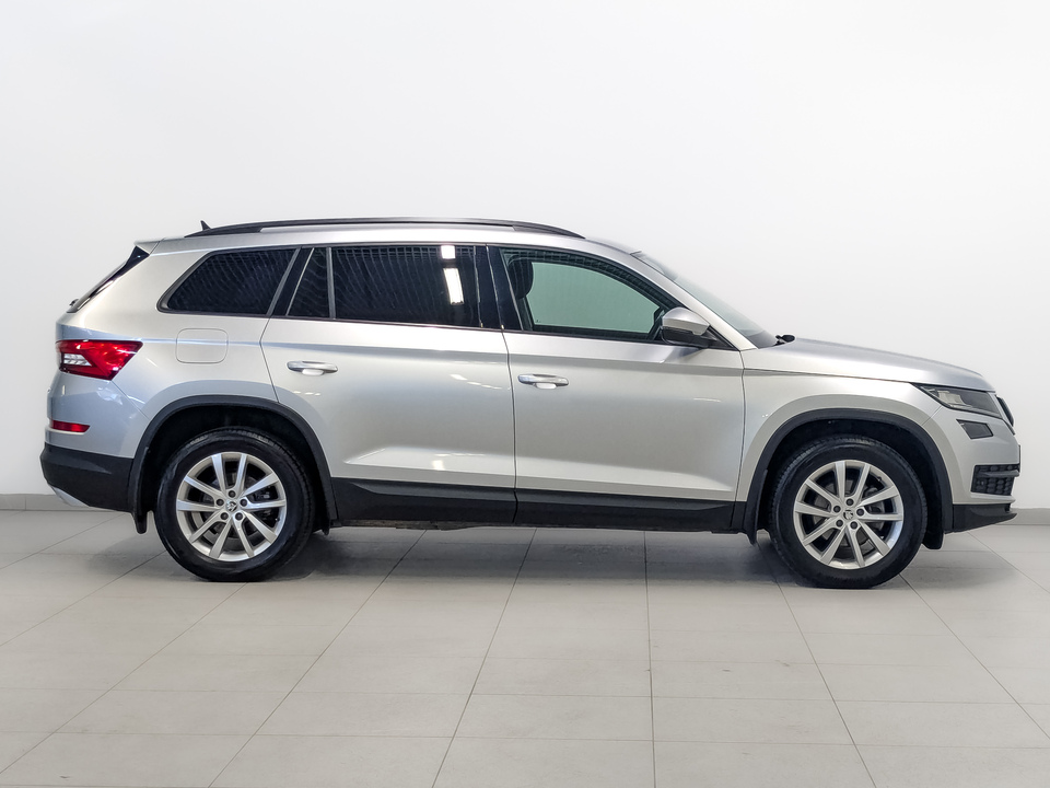 car-card-slide Skoda Kodiaq 2021 86 675км фото №4
