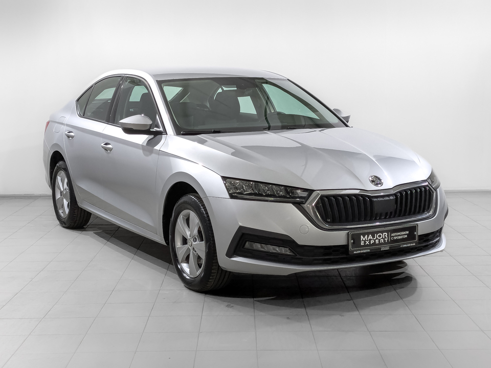 car-card-slide Skoda Octavia 2021 79 688км фото №3
