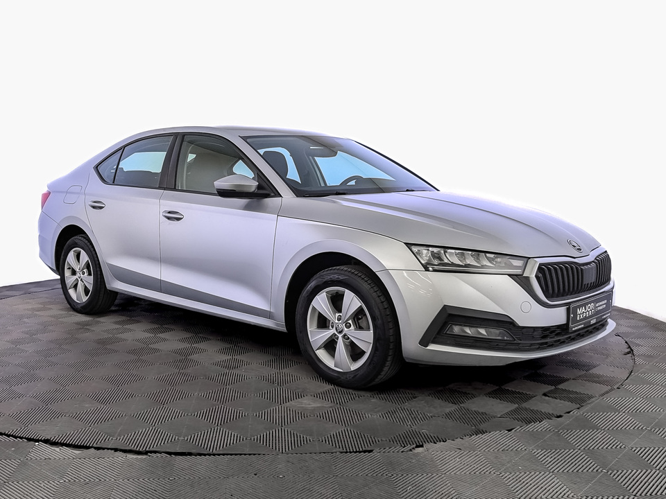 car-card-slide Skoda Octavia 2021 145 049км фото №3