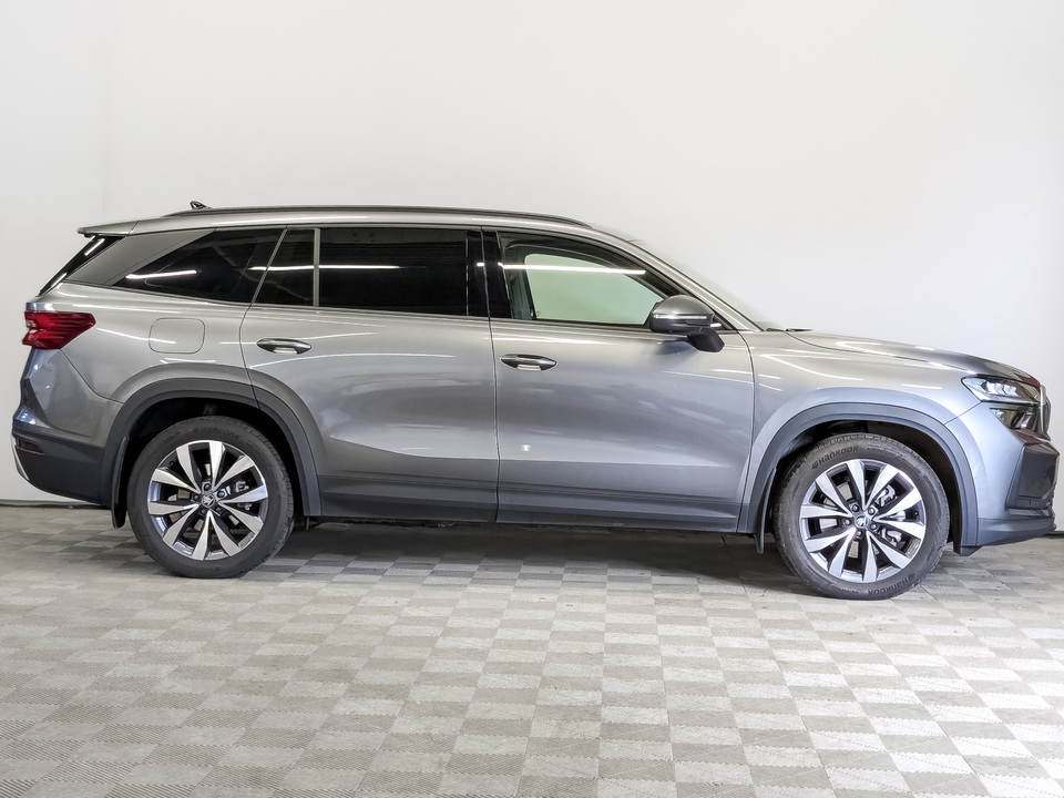 car-card-slide Skoda Kodiaq 2025 4 232км фото №4