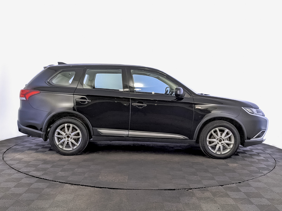 car-card-slide Mitsubishi Outlander 2017 179 744км фото №4