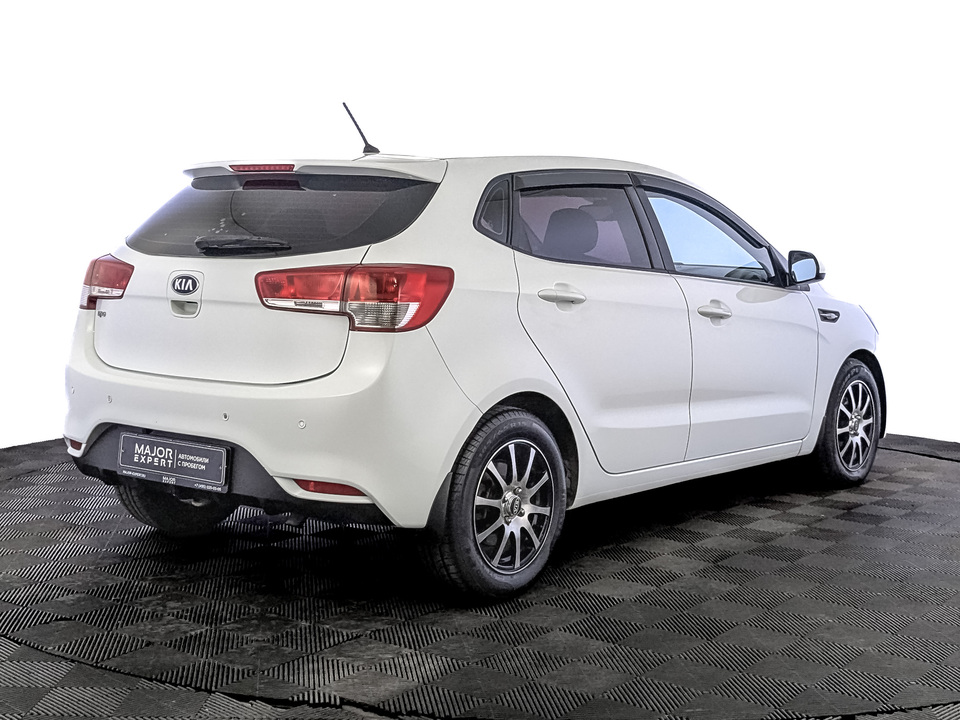 car-card-slide Kia Rio 2015 86 989км фото №5