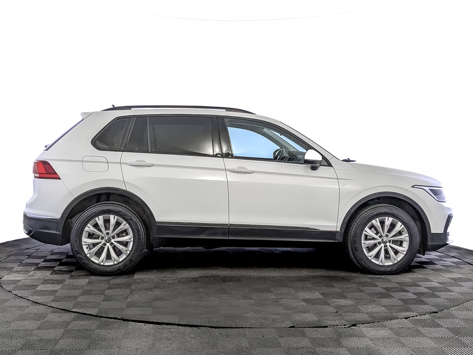 car-card-slide Volkswagen Tiguan 2021 65 878км фото №4