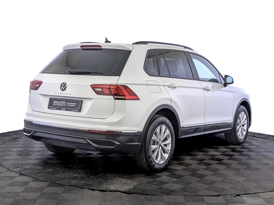 car-card-slide Volkswagen Tiguan 2021 65 878км фото №5