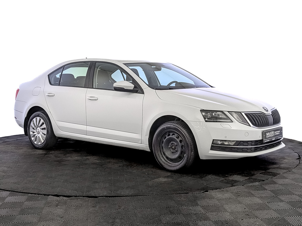 car-card-slide Skoda Octavia 2020 122 569км фото №3