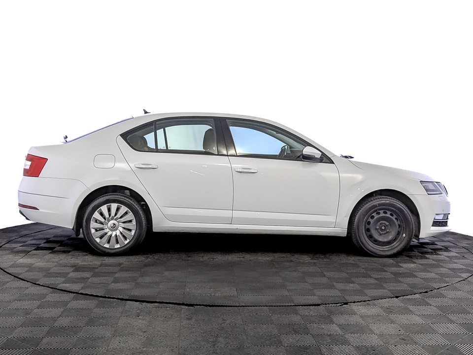 car-card-slide Skoda Octavia 2020 122 569км фото №4