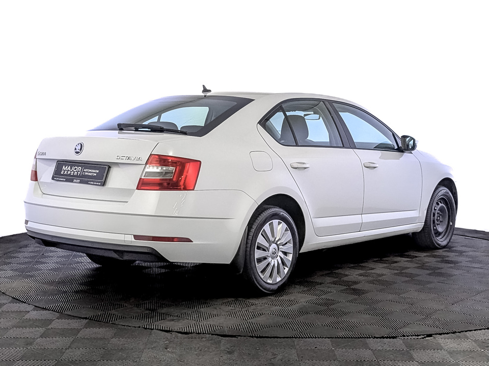 car-card-slide Skoda Octavia 2020 122 569км фото №5