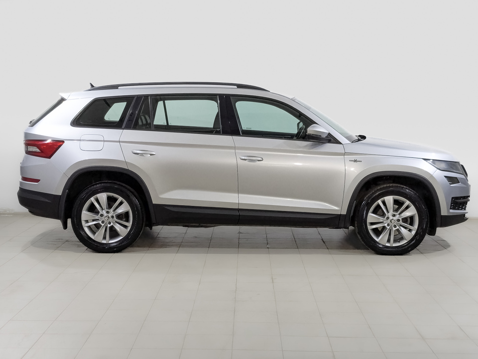 car-card-slide Skoda Kodiaq 2021 65 434км фото №4